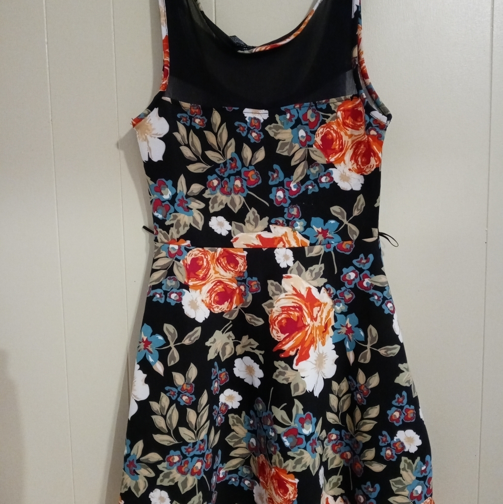 Love Ari Dress - Picture 3 of 4
